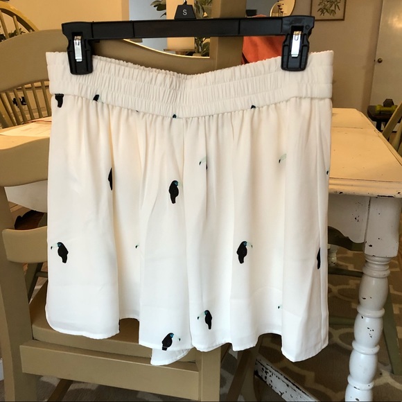 LOFT Pants - Loft white shorts with parrots